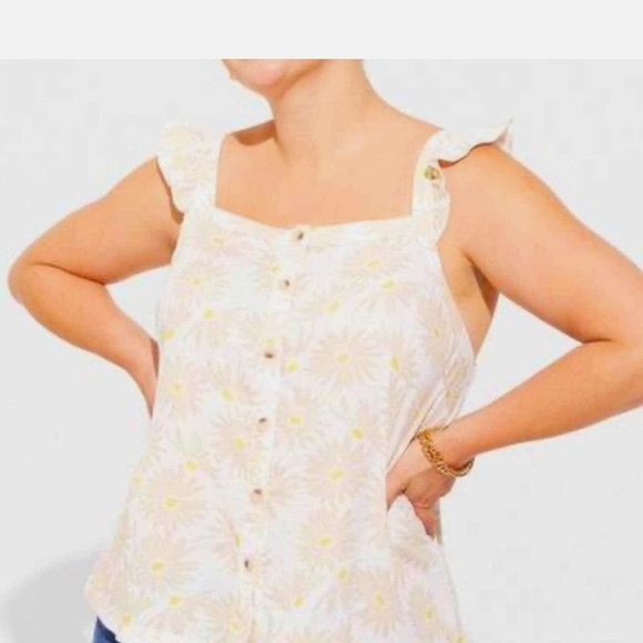 Torrid Daisy-Print Button Front Tank - Picture 3 of 5